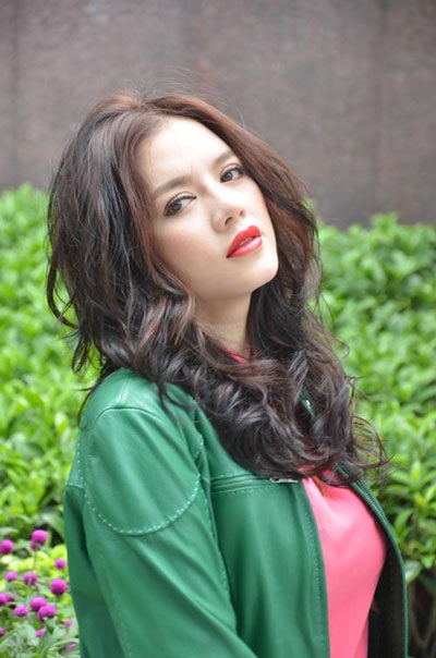 Lý Nhã Kỳ bức xúc khi bị chỉ trích mặc xường xám - 2 Đại sứ du lịch bức xúc khi bị chỉ trích nặng nề