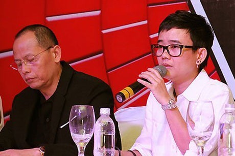 “BTC Giọng hát Việt hứa rút kinh nghiệm sau scandal” - 3 Ông Nguyễn Quang Minh và ca sĩ Phương Uyên tại buổi họp báo chiều 11/9