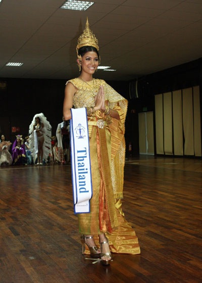 Áo dài Việt Nam lọt top 16 trang phục truyền thống đẹp nhất - 7 Hà Thanh