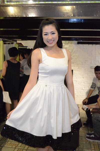 Hình ảnh tròn trịa nhưng đáng yêu của Dương Tú Anh tại sự kiện khai trương thời trang ở Hà Nội