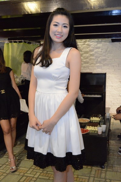 Hình ảnh tròn trịa nhưng đáng yêu của Dương Tú Anh tại sự kiện khai trương thời trang ở Hà Nội