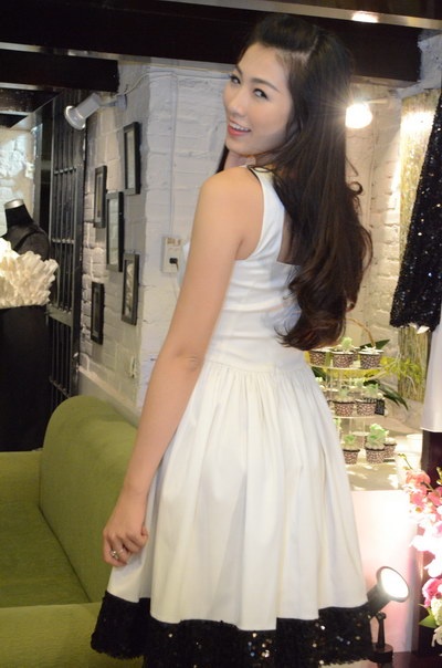 Hình ảnh tròn trịa nhưng đáng yêu của Dương Tú Anh tại sự kiện khai trương thời trang ở Hà Nội