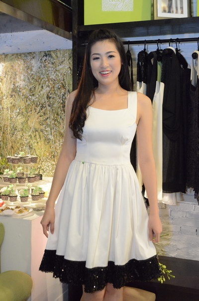 Hình ảnh tròn trịa nhưng đáng yêu của Dương Tú Anh tại sự kiện khai trương thời trang ở Hà Nội
