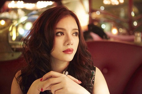 Lý Nhã Kỳ tham gia hoạt động thời trang tại Pháp