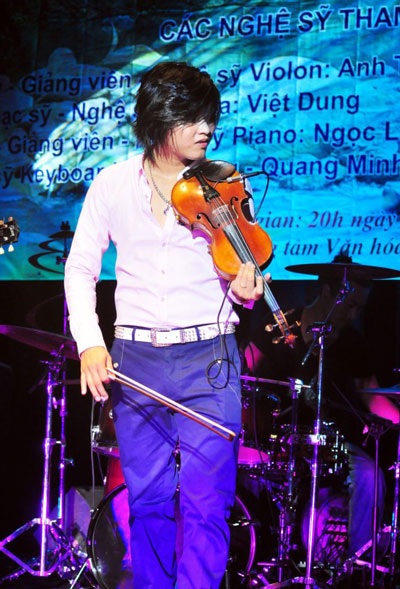 Đêm nhạc từ thiện Opera rock giao hưởng hút nghệ sĩ - 1 Nghệ sĩ violon Anh Tú