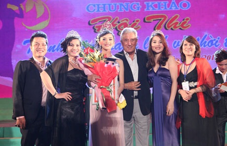 Nữ sinh chuyên Anh đăng quang Người đẹp Thái Nguyên