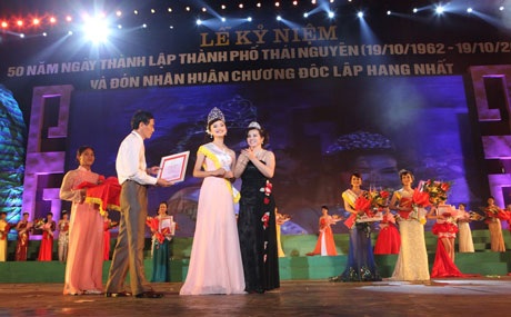 Nữ sinh chuyên Anh đăng quang Người đẹp Thái Nguyên