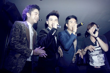 Hà Anh, Anh Tuấn 4U, Việt Micheal cùng hát ca khúc Trống cơm trên nền beatbox của beatboxer