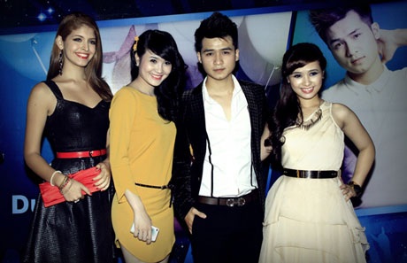 Người mẫu Adrea, Khánh Chi cùng Hà Anh - Dương Hoàng Yến