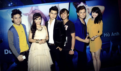 Nhiều bạn bè đến cổ vũ Hà Anh - Dương Hoàng Yến