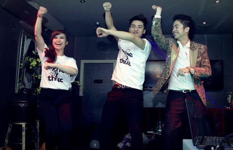 Dương Hoàng Yến và Hà Anh song ca trong tiếng cổ vũ nhiệt liệt