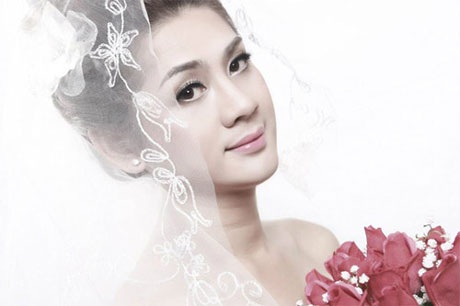 “Lâm Chí Khanh đã sống như một cô gái từ lâu...” - 4 Lâm Chí Khanh trong váy áo cô dâu