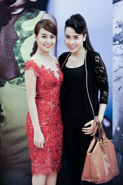 Hoàng Thùy Linh thân thiết với Lưu Hương Giang