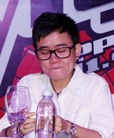 Phương Uyên gạt nước mắt trước cú ngã ngựa đau đớn