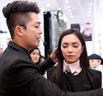 Trần Kim Phượng đoạt giải Gương mặt “Mon Shu Girl” - 3 Chuyên gia trang điểm Thanh Phước “biến hóa” cho Trần Kim Phượng