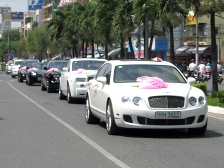 Dàn siêu xe trong lễ cưới tại Cần Thơ