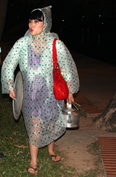 Xuân Hinh "cặp" với Vân Dung trong hài Tết 2013 - 2 Vân Dung