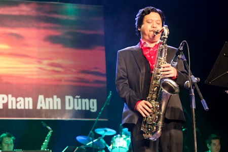 Nghệ sĩ Phan Anh Dũng phiêu trong đêm nhạc của mình