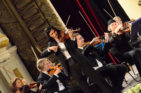 Khán giả Hà Nội “ngây ngất” vì dàn nhạc Vienna - 3 Nhạc trưởng danh tiếng Joji Hattori và Dàn nhạc nổi tiếng đến từ Áo