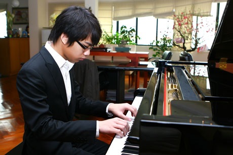 Sự trở lại của “cậu bé vàng piano” Nguyễn Việt Trung - 2 Việt Trung được ví như nghệ sĩ Đặng Thái Sơn thứ 2
