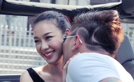 Á hậu Hương Giang nóng bỏng trong MV của Vũ Duy Khánh - 2 Những cảnh quay ngọt ngào của Vũ Duy Khánh và Trương Tùng Lan...