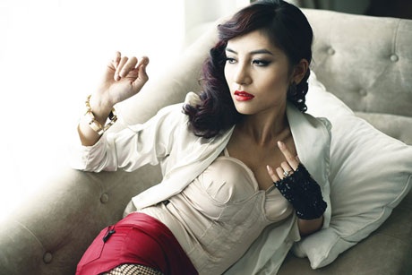 Á hậu Hương Giang nóng bỏng trong MV của Vũ Duy Khánh - 8 Tạo hình nóng bỏng của Á hậu Trang sức Hương Giang trong MV Đối mặt