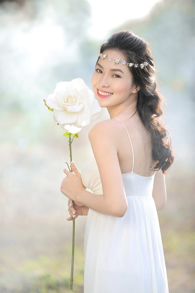 Thí sinh Phụ nữ Việt Nam qua ảnh xinh như “thiên thần áo trắng” - 10 Trần Kim Phượng (Cần Thơ) vốn là Miss Ngôi sao 2011 và rất có kinh nghiệm làm mẫu ảnh