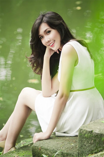 Thí sinh Phụ nữ Việt Nam qua ảnh xinh như “thiên thần áo trắng” - 5 Trần Bửu Lâm là đương kim Hoa khôi ĐH Ngoại thương TPHCM