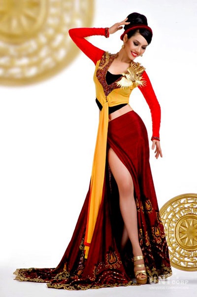 Trang phục dân tộc của Hoàng My tại cuộc thi Hoa hậu Hoàn vũ trước đó cũng bị đánh giá là quá sexy