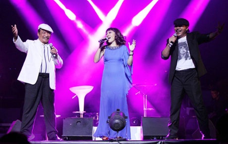 Hồng Nhung trong liveshow Có phải em mùa thu Hà Nội