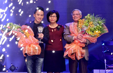 Tùng Dương vượt Uyên Linh giành giải âm nhạc 1 tỷ đồng - 2 Tùng Dương vượt Uyên Linh giành giải âm nhạc 1 tỷ đồng