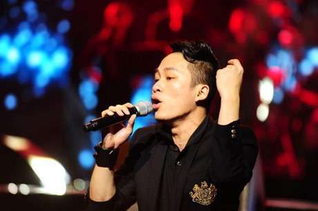 Uyên Linh “rượt đuổi” Tùng Dương tranh giải âm nhạc tiền tỷ - 3 Nhạc sĩ Lưu Thiên Hương và ca sĩ Uyên Linh lên nhận giải Bài hát yêu thích tháng 1