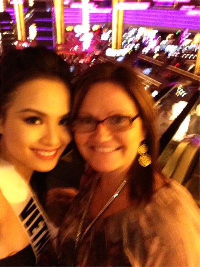 Hình ảnh đầu tiên của Diễm Hương tại Las Vegas - 8 Diễm Hương cùng cô quản lý của mình
