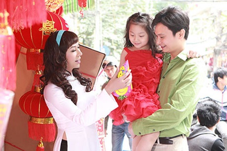 Long Nhật trần tình về việc lộ ảnh nghi “chuyển giới” - 4 Long Nhật giả gái e ấp bên nam diễn viên Công Dũng