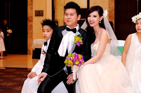 Những đám cưới ồn ào nhất showbiz Việt 2012 - 4 Đám cưới ồn ào và dư âm nhiều hệ lụy của hotgirl Quỳnh Chi - Trần Văn Chương