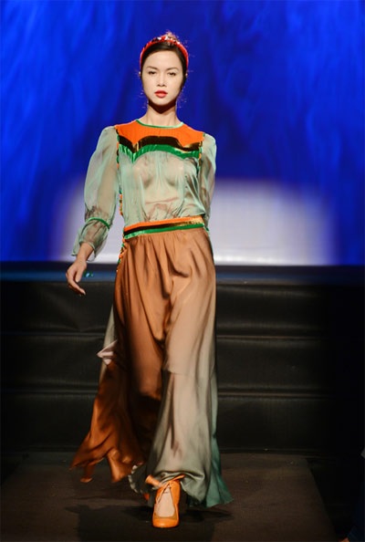 Một vài hình ảnh trình diễn catwalk của Ngọc Anh