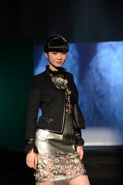 Một vài hình ảnh trình diễn catwalk của Ngọc Anh