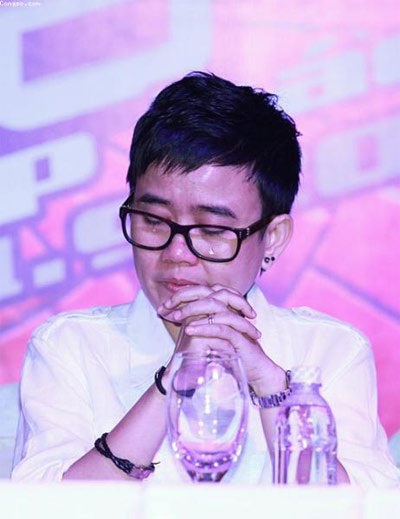 Những scandal tai tiếng của nghệ sĩ Việt năm 2012 - 3 Hồng Quế và chiếc váy đáng xấu hổ tại LHP Quốc tế Hà Nội