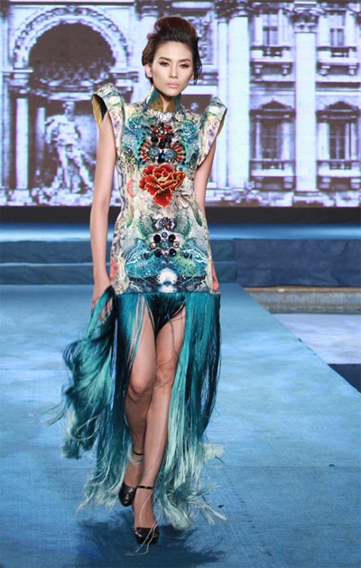 Hoàng Yến xinh như “thiên thần” trên sàn catwalk - 5 Hoàng Yến lộng lẫy trong mẫu thiết kế của Hải Long và Thế Huy