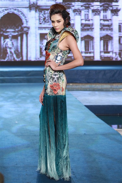 Hoàng Yến xinh như “thiên thần” trên sàn catwalk - 6 Hoàng Yến lộng lẫy trong mẫu thiết kế của Hải Long và Thế Huy