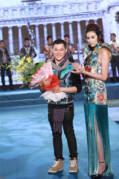 Hoàng Yến xinh như “thiên thần” trên sàn catwalk - 7 Hoàng Yến lộng lẫy trong mẫu thiết kế của Hải Long và Thế Huy