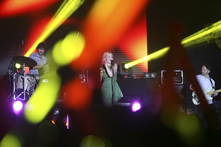 Hết mình với MTV Exit, fan Việt lại… ngất xỉu - 10 Hết mình với MTV Exit, fan Việt lại… ngất xỉu