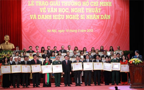 Nhiều văn nghệ sỹ lớn nhận Giải thưởng Hồ Chí Minh - 1 Nhiều văn nghệ sỹ lớn nhận Giải thưởng Hồ Chí Minh