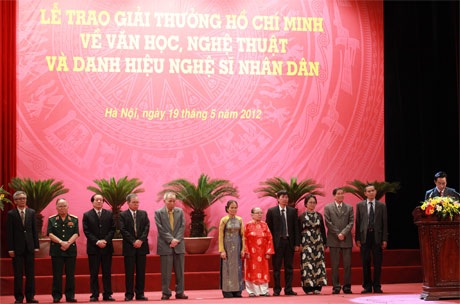 Nhiều văn nghệ sỹ lớn nhận Giải thưởng Hồ Chí Minh - 2 Nhiều văn nghệ sỹ lớn nhận Giải thưởng Hồ Chí Minh