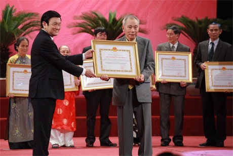 Nhiều văn nghệ sỹ lớn nhận Giải thưởng Hồ Chí Minh - 5 Nhiều văn nghệ sỹ lớn nhận Giải thưởng Hồ Chí Minh