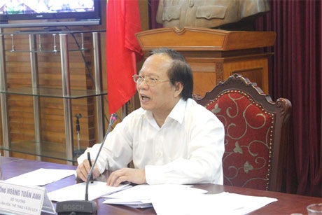 Nghệ sĩ mặc phản cảm, hát nhép bị đề nghị “đi trại cải tạo” - 1 Nghệ sĩ mặc phản cảm, hát nhép bị đề nghị “đi trại cải tạo”