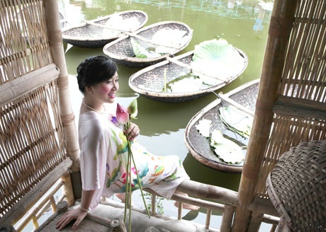Xúc động khi nghe Hoàng Dung hát “Người về thăm quê” - 10 Xúc động khi nghe Hoàng Dung hát “Người về thăm quê”