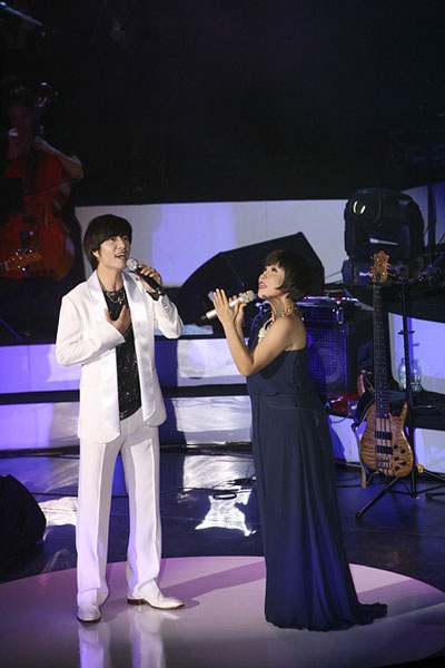 Showbiz Việt thời “khủng hoảng”!!! - 4 Showbiz Việt thời “khủng hoảng”!!!