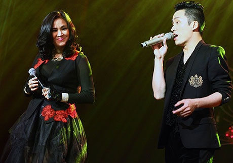 Tùng Dương đang yêu người con gái hơn tuổi