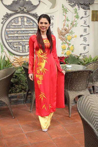 Một số hình ảnh Thanh Thảo duyên dáng áo dài ở Hà Nội